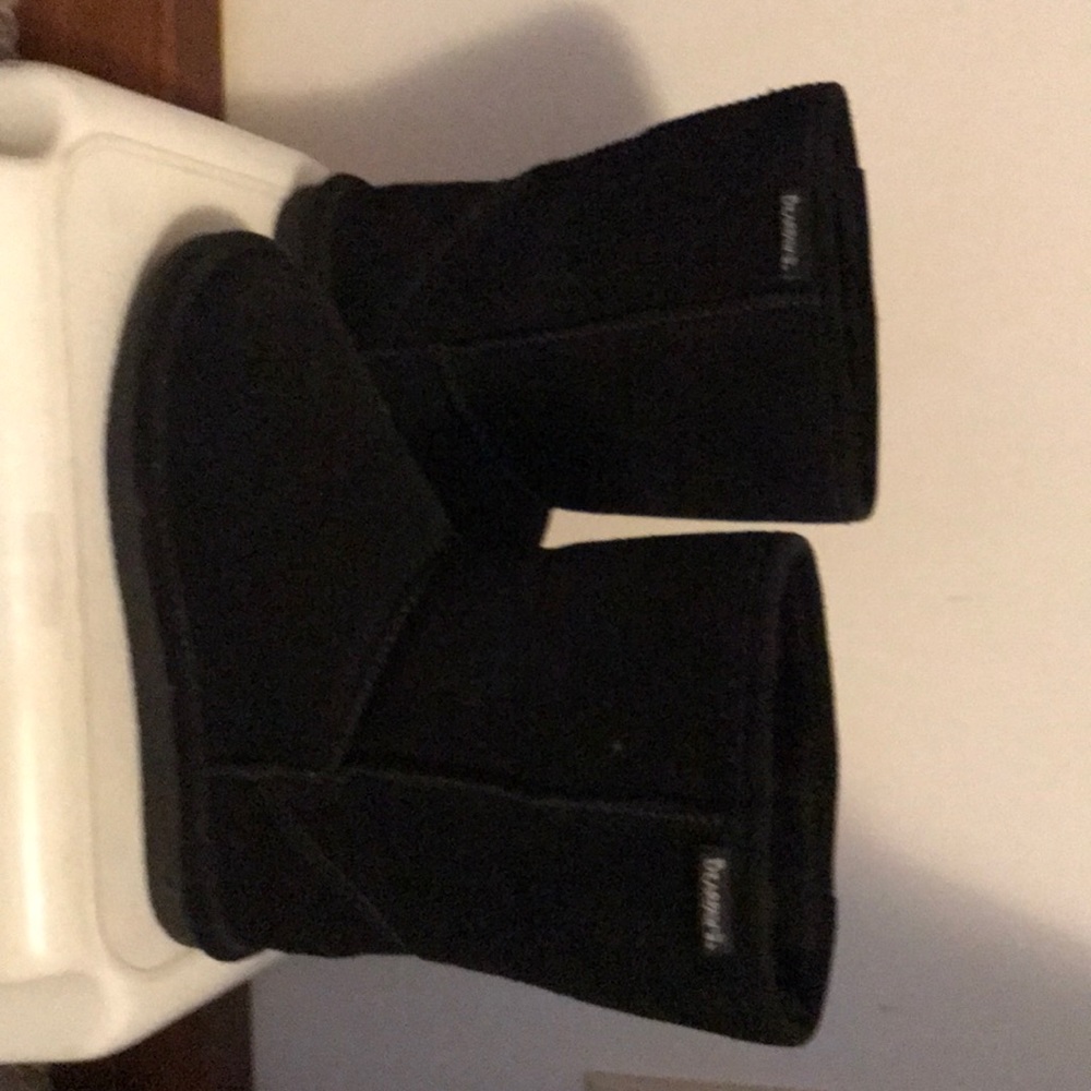 Bearpaw black suede boots